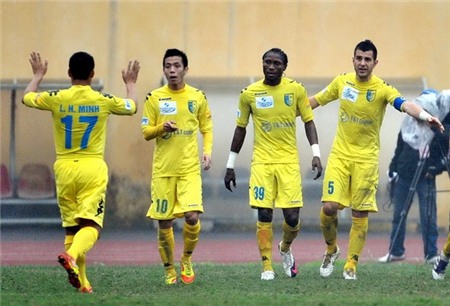 Bầu Hiển, V.League