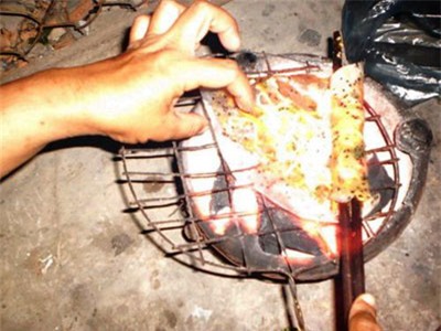 Ăn bánh tráng cuốn mắm ruốc ở Phan Thiết, Ẩm thực, banh trang cuon mam ruoc, banh trang Phan Thiet, banh trang, mam ruoc, nuong, am thuc, mon ngon de lam, mon ngon