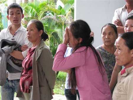 Nữ sinh bị tình cũ đâm trọng thương khi lễ chùa - 2