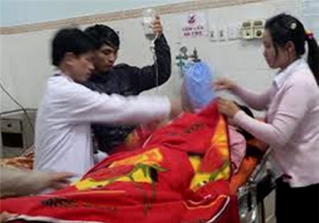Nữ sinh bị tình cũ đâm trọng thương khi lễ chùa - 3