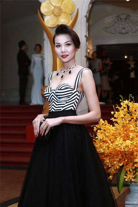 Mặc đen - trắng