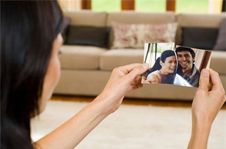 Ức chế vì cố nhân của chồng, Bạn trẻ - Cuộc sống, Chuyen gia dinh, vo cu, chia tay, ly hon, me chong, vo moi, yeu thuong, nguoi vo, nguoi chong, con dau, gia dinh, chong cu, moi tinh dau, chuyen ay, tinh yeu, hanh phuc, ngoai tinh