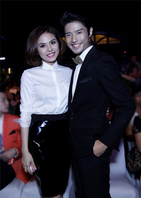 Làm mới 3 chiếc áo trắng thông dụng sáng tạo như sao Việt 13