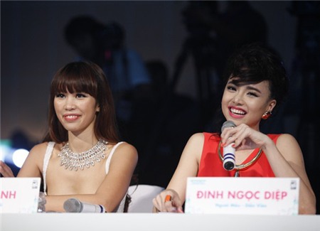 Diễn viên Đinh Ngọc Diệp (phải) cũng diện một chiếc váy không tay màu