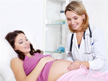 Mách mẹ cách chăm sóc vết mổ sau sinh - 1