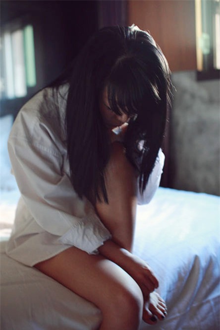 Đời bắt em làm con đ-ĩ