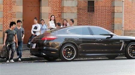 Hà Hồ bức xúc về thông tin cô tậu siêu xe 10 tỷ