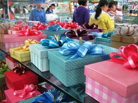 Vòi quà cáp từ người khác là một cách đánh mất giá trị của bản thân nhanh nhất.