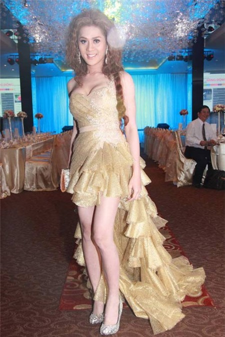 Những bầu ngực chuyển giới quyến rũ nhất Vbiz - 10