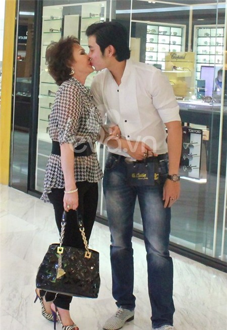 Cận cảnh nhẫn ngàn đô của Vũ Hoàng Việt - 1