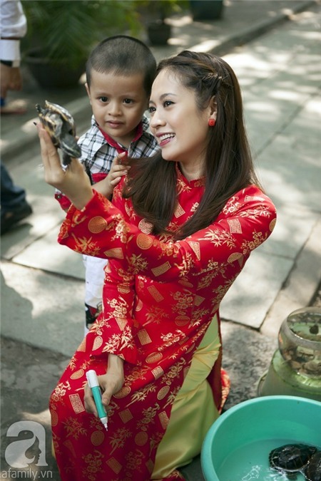 10 bà mẹ một con quyến rũ nhất làng giải trí Việt 9