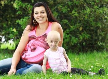 Xót xa những em bé trong hình hài cụ già 2