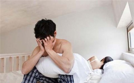 Vợ hằm hè vì chồng 