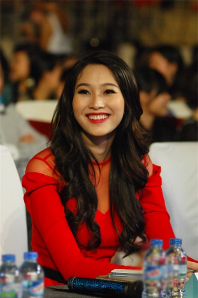 Đặng Thu Thảo cũng đảm nhận vai trò một trong những giám khảo của cuộc thi tìm ra người đàn ông hoàn hảo nhất.