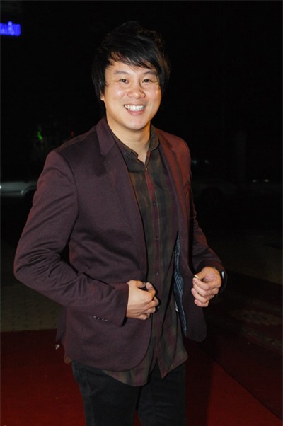 Ca sĩ Thanh Bùi biểu diễn trong chương trình.