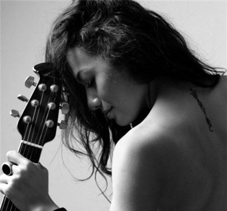 Mỹ nhân Việt gợi cảm với mốt xăm lưng, Thời trang, hinh xam, thoi trang, thời trang, sao viet xam, sao xam hinh, phong cach sao, xam o lung,