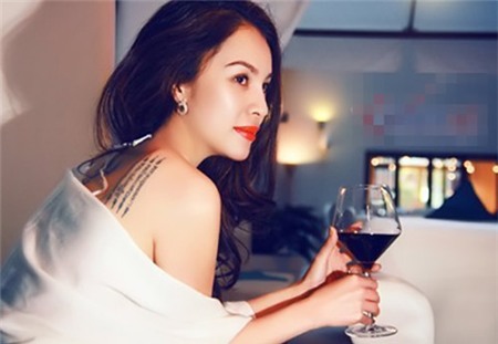 Mỹ nhân Việt gợi cảm với mốt xăm lưng, Thời trang, hinh xam, thoi trang, thời trang, sao viet xam, sao xam hinh, phong cach sao, xam o lung,