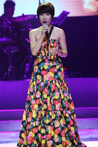 Mỹ nhân Việt gợi cảm với mốt xăm lưng, Thời trang, hinh xam, thoi trang, thời trang, sao viet xam, sao xam hinh, phong cach sao, xam o lung,