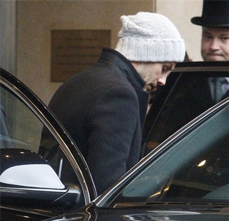 Hôm 10/3, Becks từ Pháp trở về Anh và đưa vợ con đi ăn trưa cùng bố mẹ vợ tại nhà hàng Maze tại London.