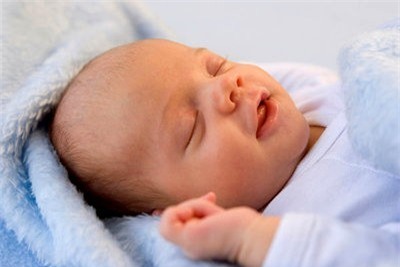 Bé gái chào đời đúng ngày sinh nhật mẹ và bà ngoại 2