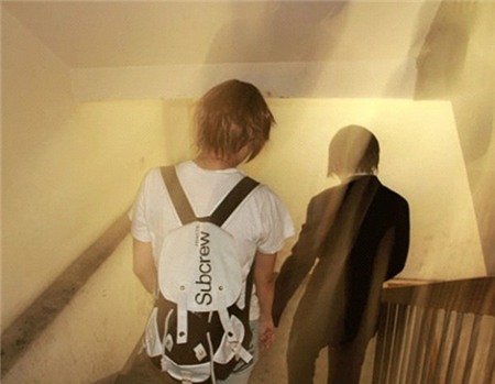 Tin đồn nữ sinh nhảy lầu vì nhìn thấy hồn ma 3