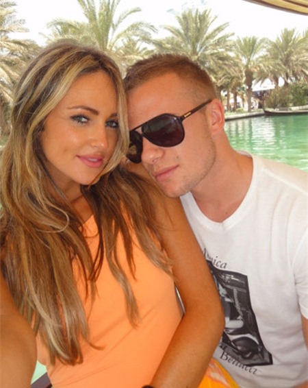 Mỹ nhân 28 tuổi và chàng tiền vệ trẻ bắt đầu công khai đi lại từ hồi tháng 5 năm ngoái.