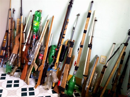 Súng tự chế quái dị thu giữ được ở Tiên Phước, Quảng Nam