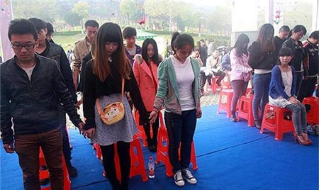 Cô gái tự tổ chức tang lễ cho mình, Phi thường - kỳ quặc, Co gai gia chet, thu chet,Zeng Jia, chuyen la, chuyen la co that, trung quoc