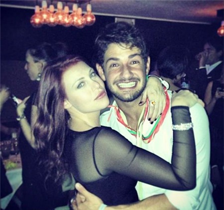 Pato và Barbara mỗi người một nơi xa xôi nhưng tình yêu của cặp đôi vẫn nồng nàn