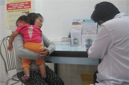 Số lượng trẻ đến khám vì tiêu chảy tăng cao trong thời tiết nắng nóng.