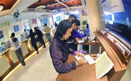 Áp lực hạ lãi suất dồn lên vai Ngân hàng Nhà nước