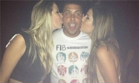 Sex, chân dài, bóng hồng, rực lửa