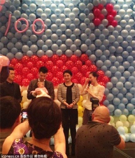 Vợ chồng Huỳnh Dịch tổ chức tiệc 100 ngày cho con 3