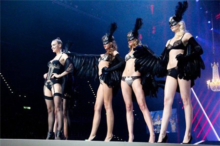 Cuối tuần qua, Irina Shayk tham gia một buổi trình diễn thời trang tại Mỹ.