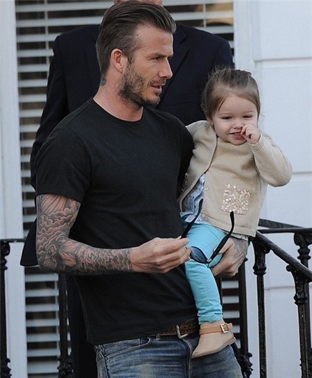 Bé con nhà Becks thường tươi tỉnh khi đi chơi với bố hơn là đi với mẹ.