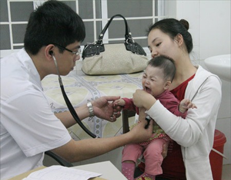 Lưu ý khi đưa trẻ đi khám bệnh - 1