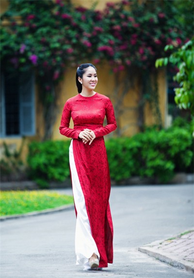 Từ khi kết hôn rồi sinh con, Lê Phương gần như vắng mặt trong làng giải trí để tập trung cho vai trò làm vợ rồi làm mẹ.