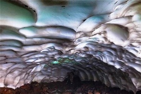 Đến thăm hang động lung linh ký bí ở Nga - 13