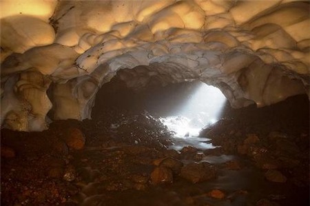 Đến thăm hang động lung linh ký bí ở Nga - 16