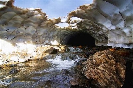 Đến thăm hang động lung linh ký bí ở Nga - 3