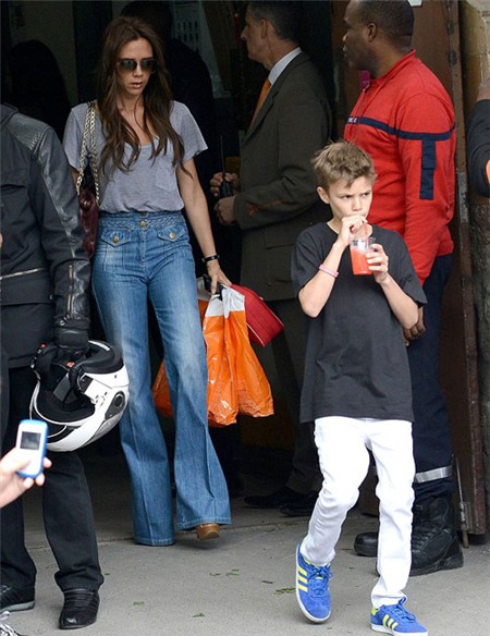 Cả gia đình tiền vệ Anh cùng nhau đi thăm quan thắng cảnh nổi tiếng của nước Pháp và thưởng thức bữa trưa tại nhà hàng Jules Verne.