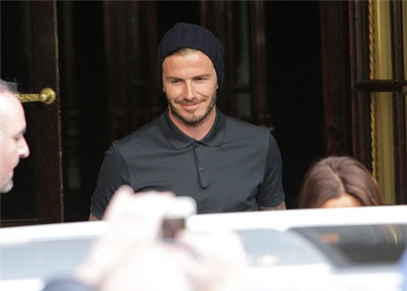 Tiền vệ PSG và bà xã đình đám đều chọn trang phục đen cho buổi hẹn hò hiếm hoi và chớp nhoáng.