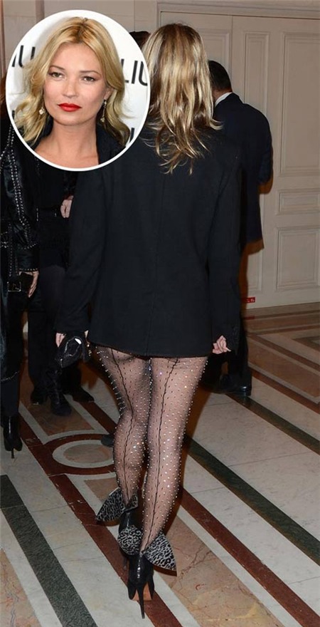 Muôn kiểu khoe 'bàn tọa' phản cảm của Sao - 5