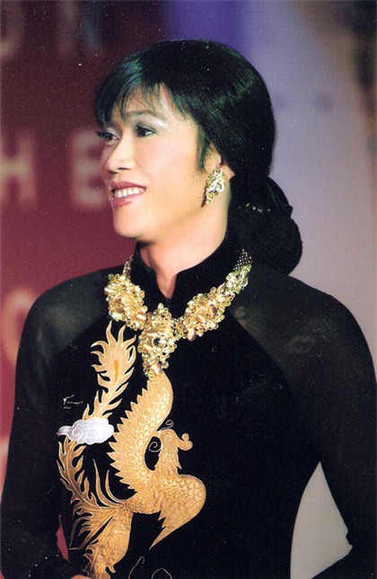 Những cái “nhất” của Hoài Linh, Phim, Hoai linh, hai, dien vien hai, Hello Co Ba, Nha Co Nam Nang Tien, Hoai linh xi ke, Hoai Linh gia gai, Tha an may hon an cuop, ong gia nam bo, ngoi sao, bao ngoi sao, sao viet, hau truong phim, phim