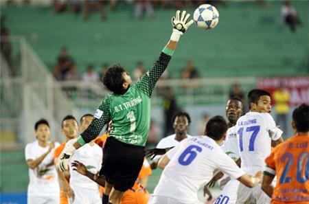 Tấn Trường có màn thể hiện xuất sắc trong trận đấu Xuân Thành Sài Gòn tiếp Thanh Hóa ở vòng 8 V-League cuối tuần.
