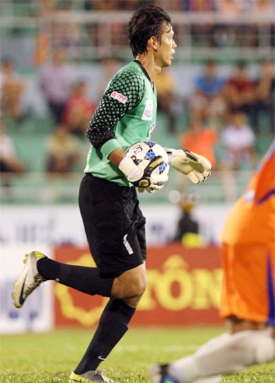 Xuân Thành Sài Gòn của Tấn Trường giành chiến thắng chung cuộc 2-1 trước Thanh Hóa.