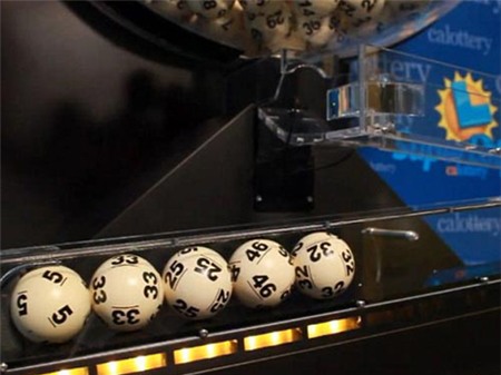 Một phụ nữ gốc Việt bỗng thành triệu phú chỉ nhờ một USD. Ảnh minh họa