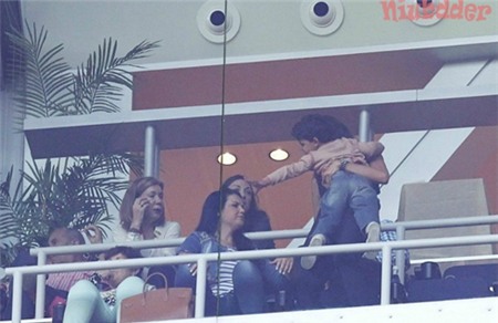 Bé Ronaldo Jr đòi