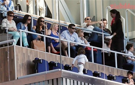 Con trai Ronaldo chơi cùng một cậu bé anh em họ. Ở trận đấu này, CR7 lập một cú đúp