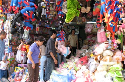 Đồ chơi trẻ em: Càng độc hại càng... dễ bán!